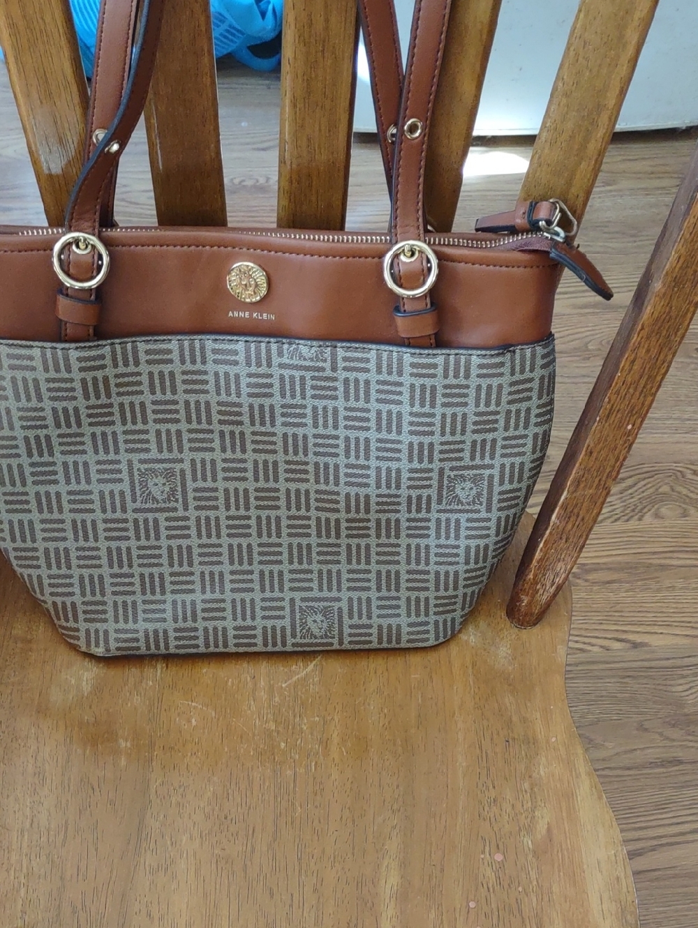 Anne Klein Purse. Excellent Condition.